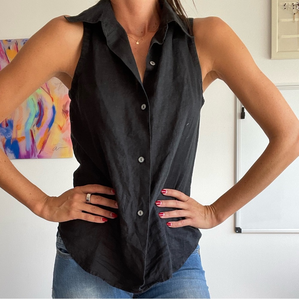 Black sleeveless button down linen shirt size small
